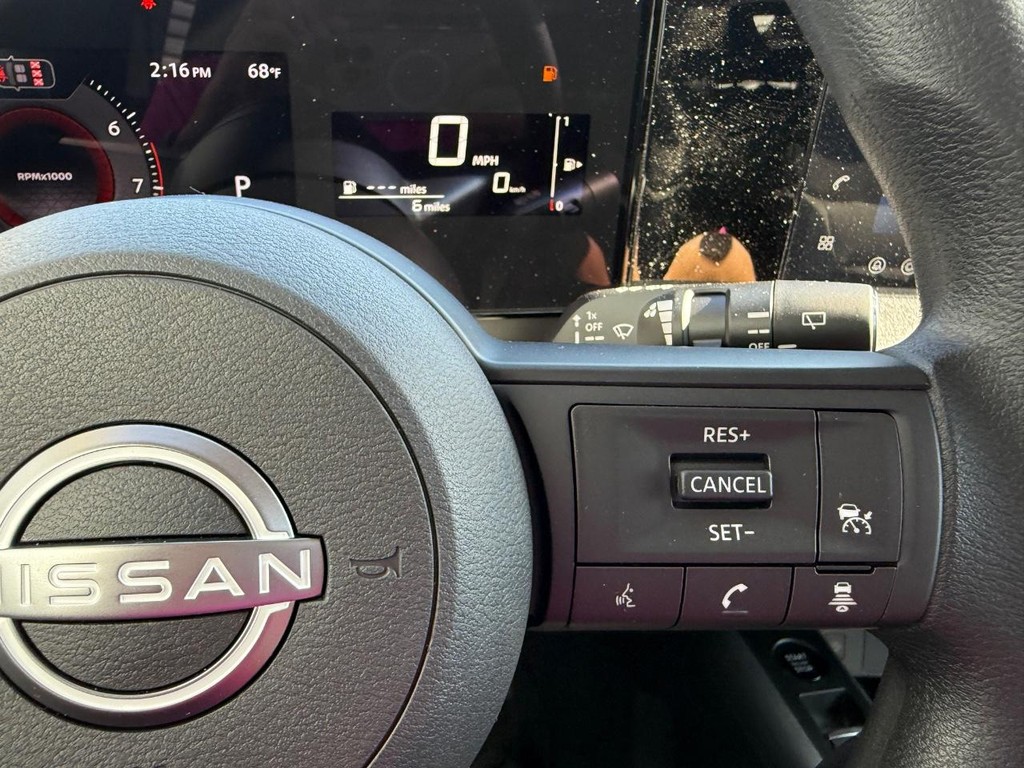 Nissan Kicks Vehicle Full-screen Gallery Image 14