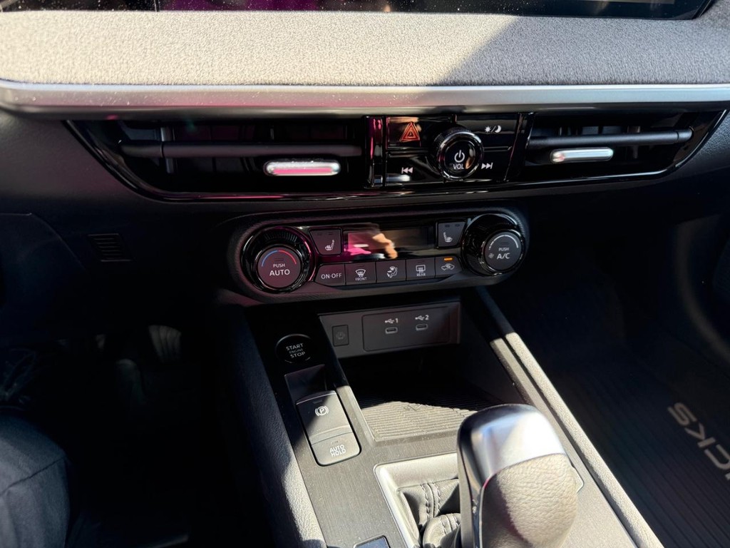 Nissan Kicks Vehicle Full-screen Gallery Image 15