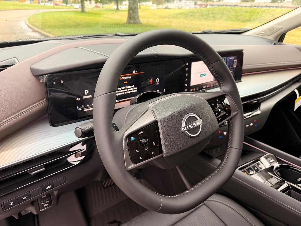 Nissan Murano Vehicle Full-screen Gallery Image 13