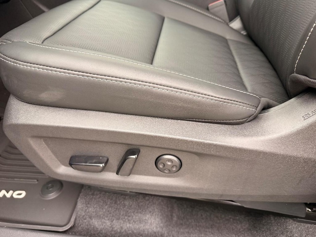 Nissan Murano Vehicle Full-screen Gallery Image 16