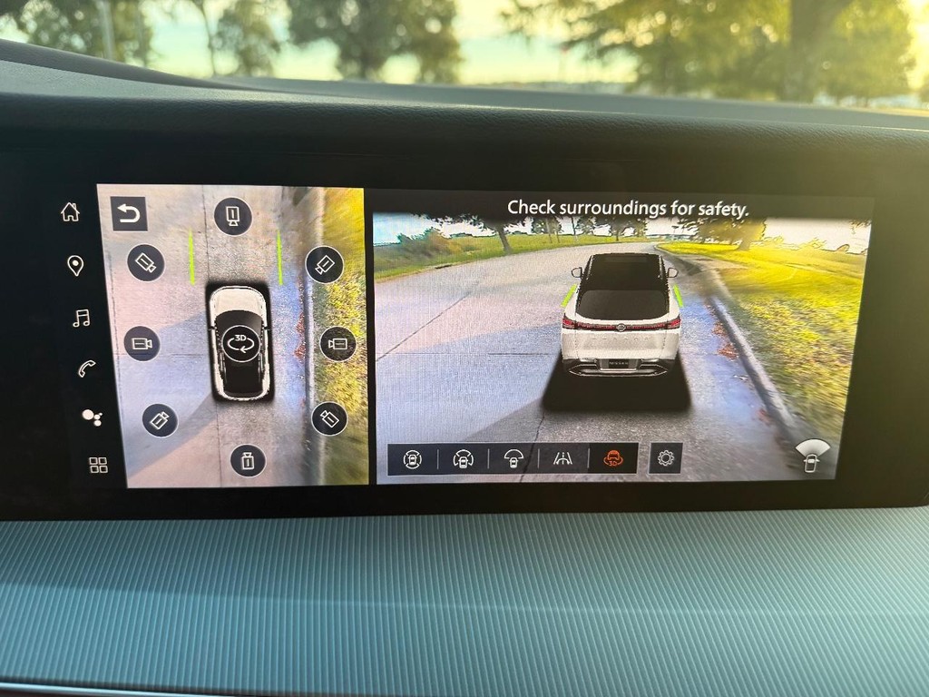 Nissan Murano Vehicle Full-screen Gallery Image 02