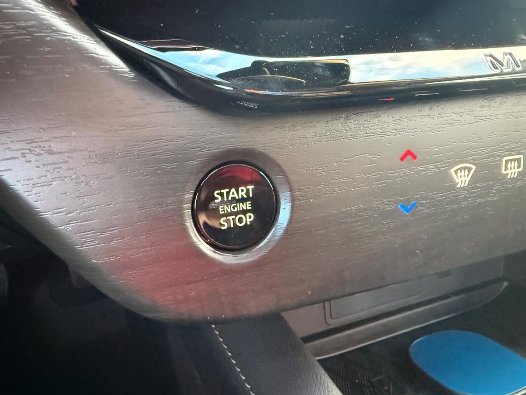 Nissan Murano Vehicle Full-screen Gallery Image 05