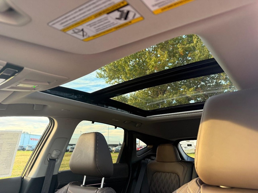 Nissan Murano Vehicle Full-screen Gallery Image 06