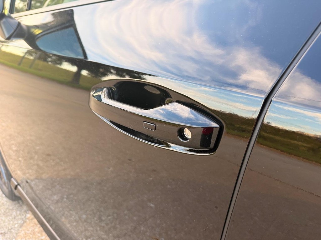 Nissan Murano Vehicle Full-screen Gallery Image 09