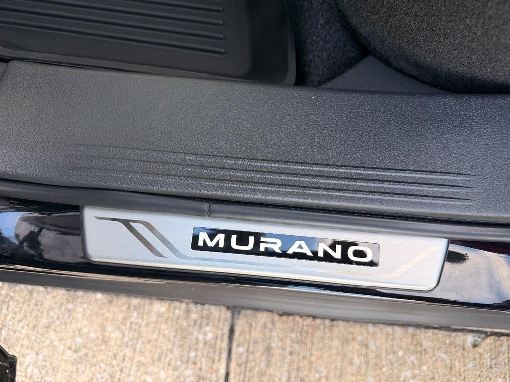 Nissan Murano Vehicle Full-screen Gallery Image 10