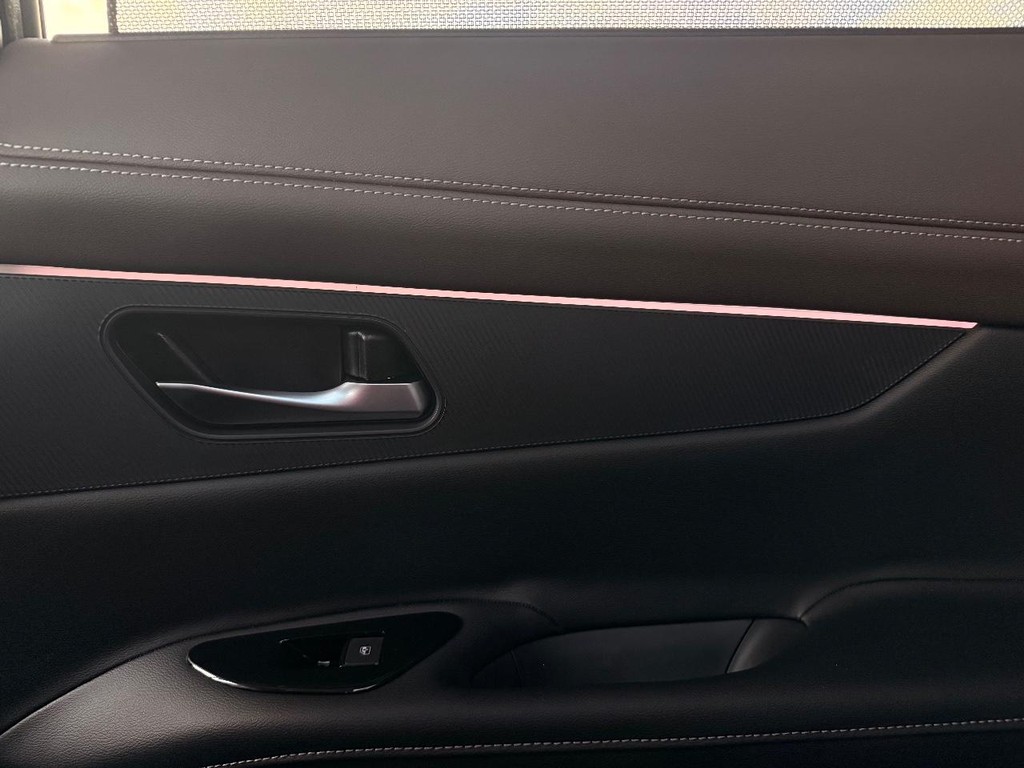 Nissan Murano Vehicle Full-screen Gallery Image 11