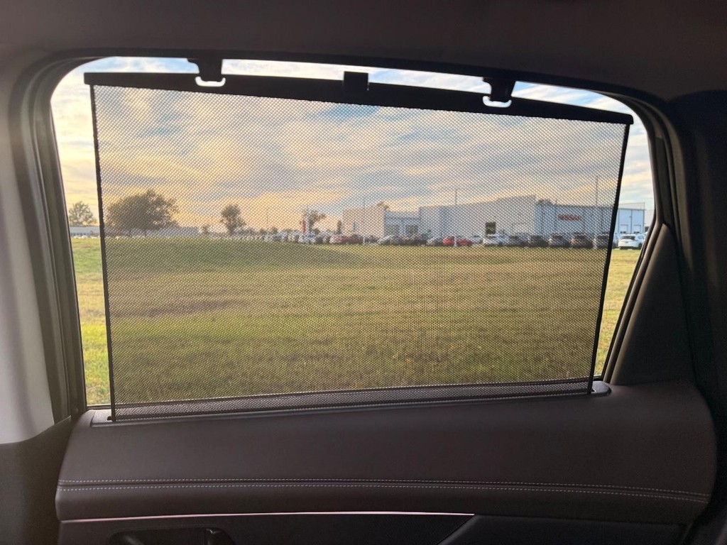 Nissan Murano Vehicle Full-screen Gallery Image 12