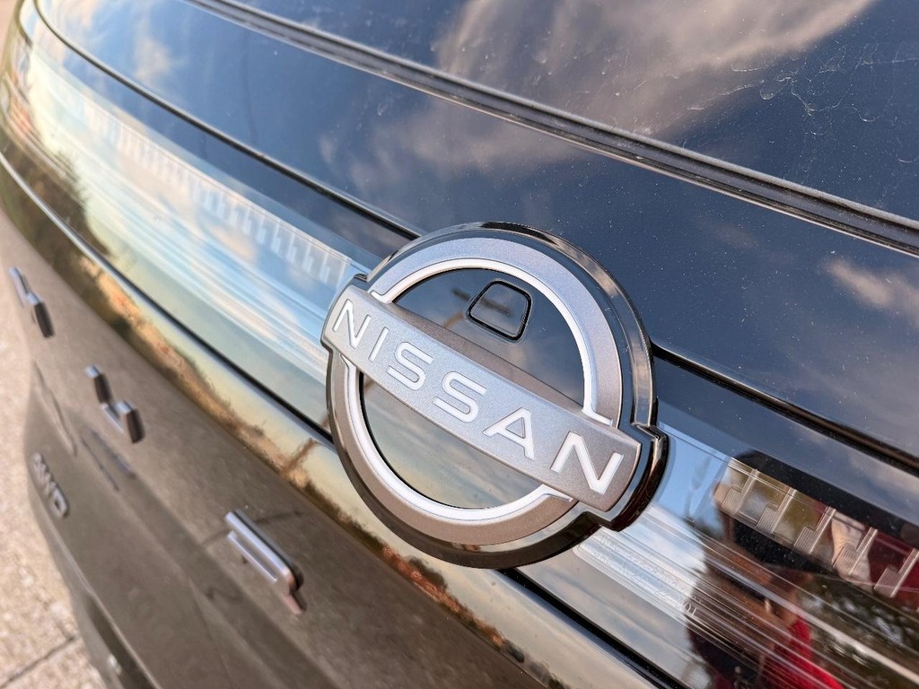 Nissan Murano Vehicle Full-screen Gallery Image 16