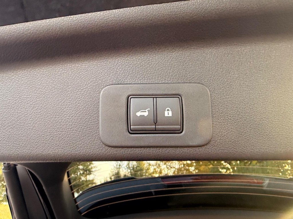 Nissan Murano Vehicle Full-screen Gallery Image 17