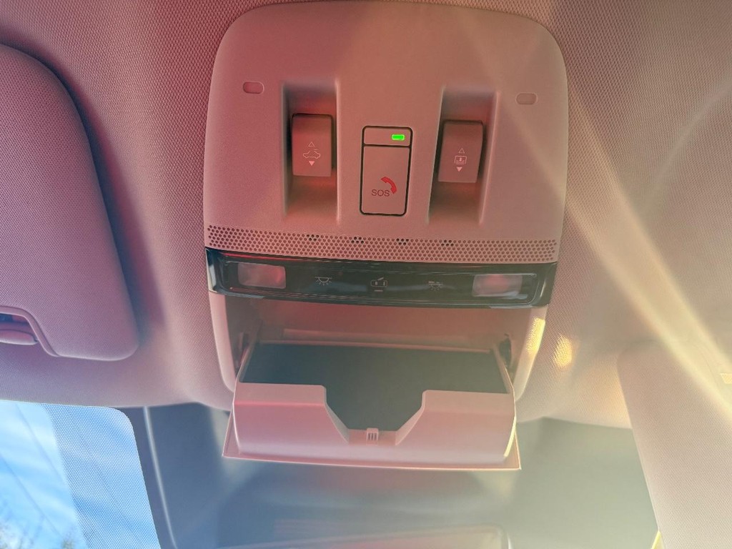 Nissan Murano Vehicle Full-screen Gallery Image 19