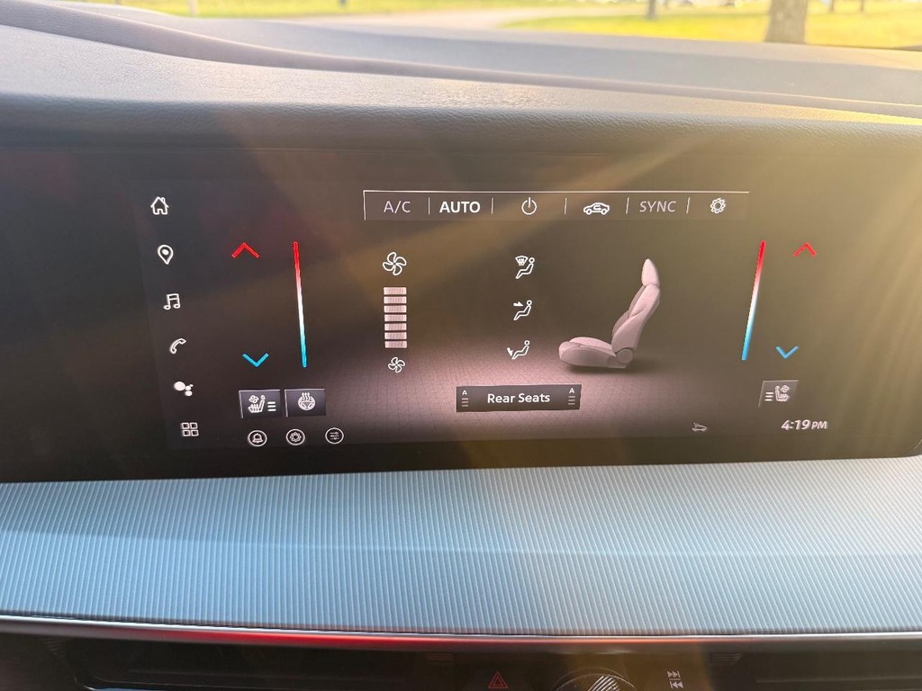 Nissan Murano Vehicle Full-screen Gallery Image 20