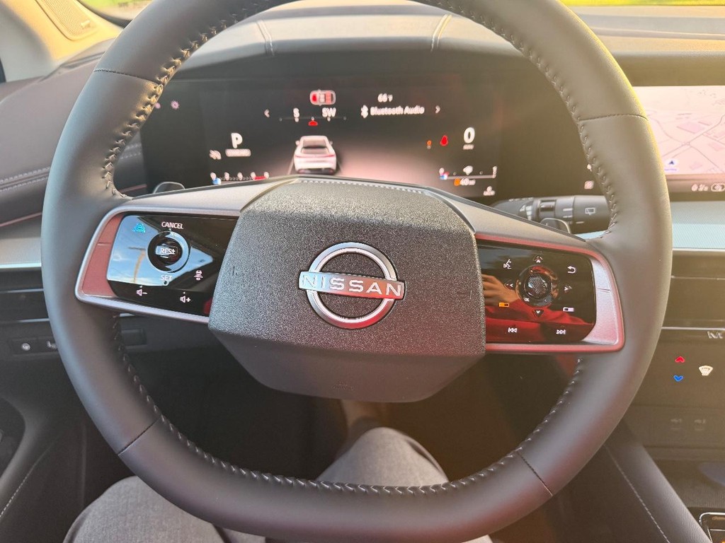 Nissan Murano Vehicle Full-screen Gallery Image 24