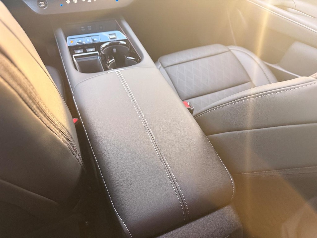 Nissan Murano Vehicle Full-screen Gallery Image 28