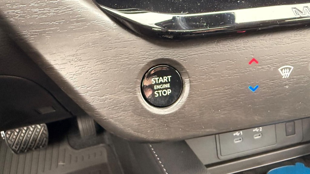 Nissan Murano Vehicle Full-screen Gallery Image 07