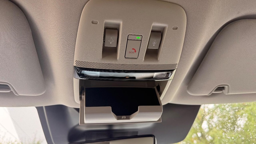 Nissan Murano Vehicle Full-screen Gallery Image 10