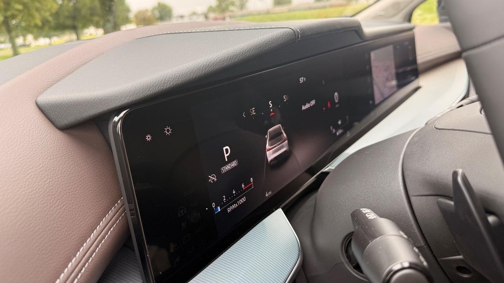 Nissan Murano Vehicle Full-screen Gallery Image 11