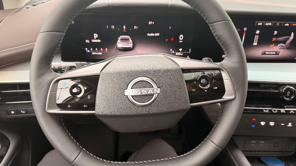 Nissan Murano Vehicle Full-screen Gallery Image 18