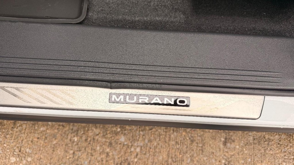Nissan Murano Vehicle Full-screen Gallery Image 20
