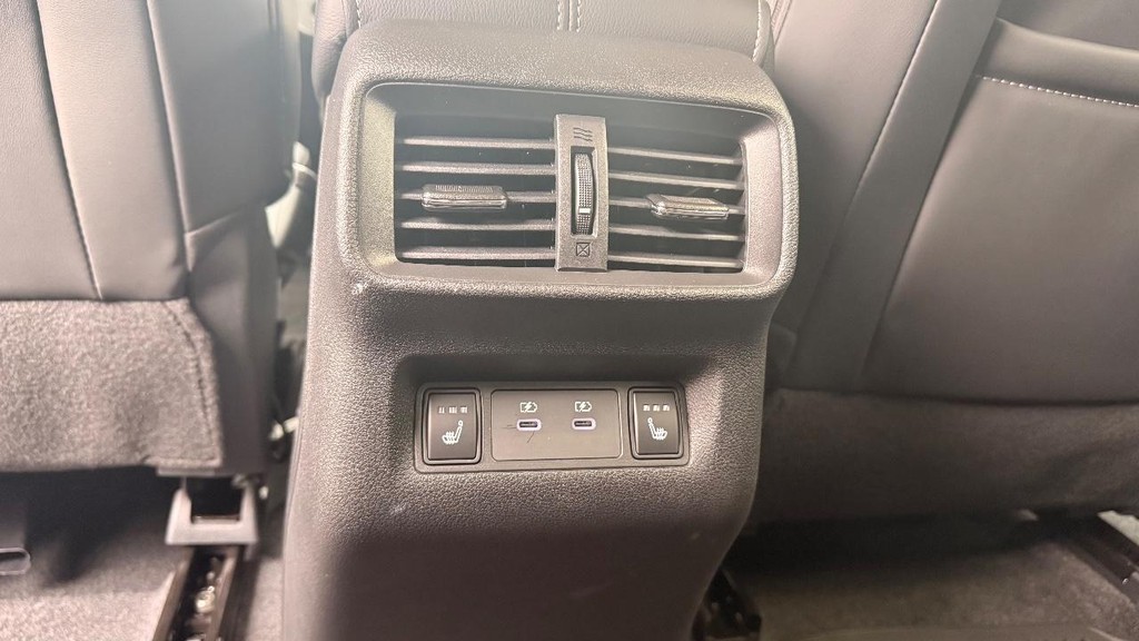 Nissan Murano Vehicle Full-screen Gallery Image 26