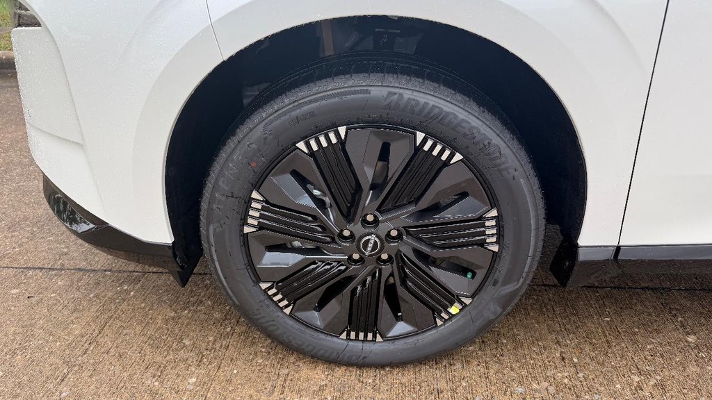 Nissan Murano Vehicle Full-screen Gallery Image 32