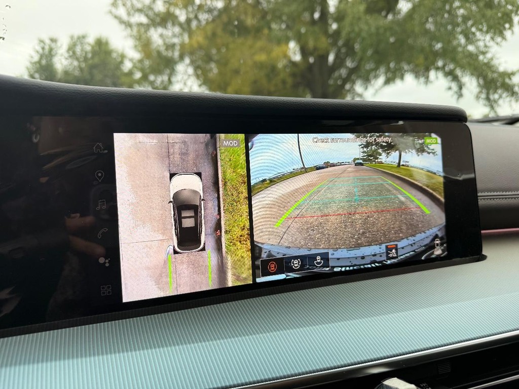 Nissan Murano Vehicle Full-screen Gallery Image 03