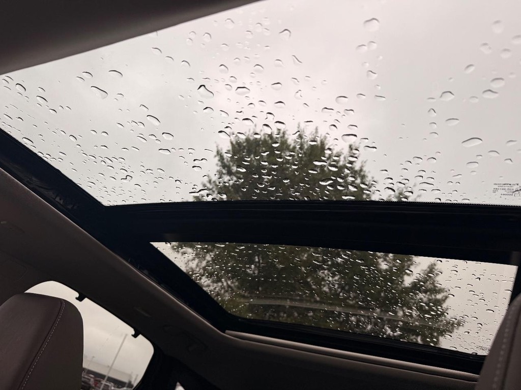 Nissan Murano Vehicle Full-screen Gallery Image 04