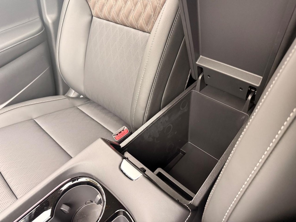 Nissan Murano Vehicle Full-screen Gallery Image 09