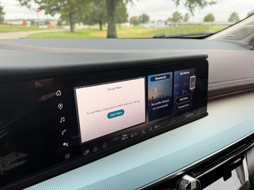 Nissan Murano Vehicle Full-screen Gallery Image 12