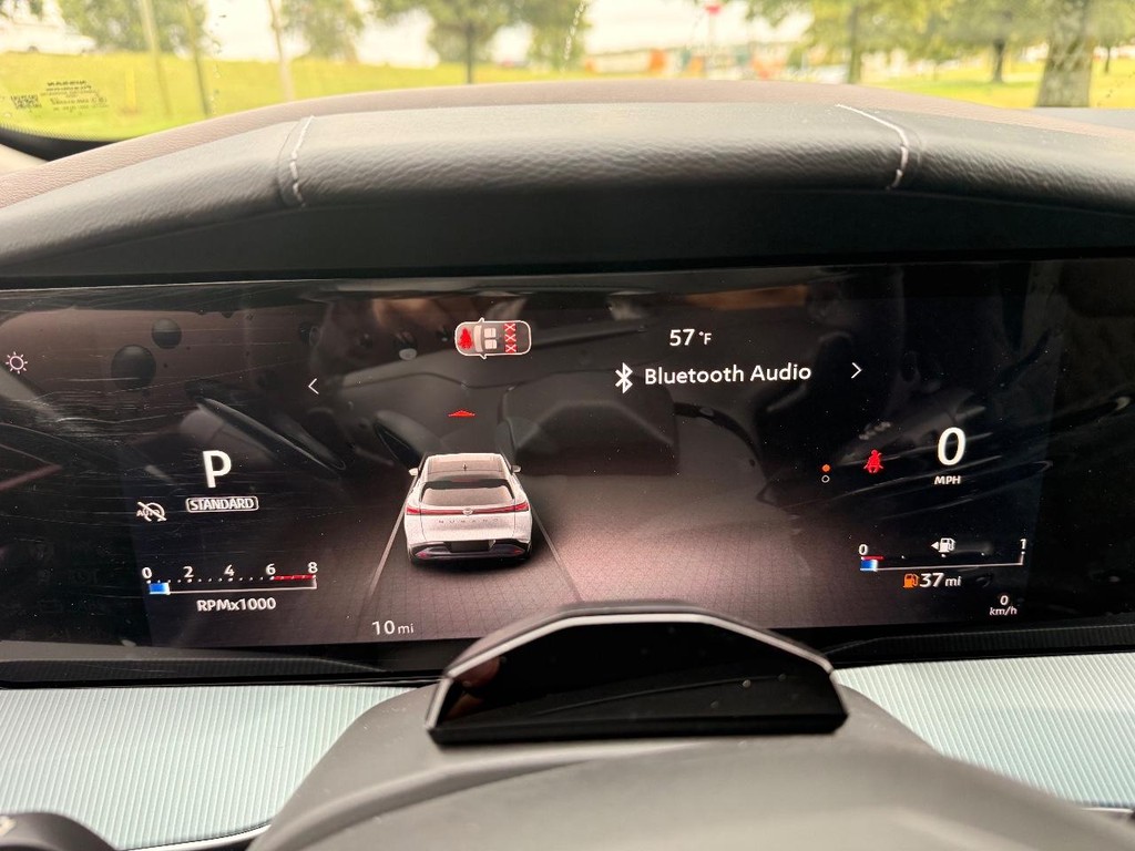 Nissan Murano Vehicle Full-screen Gallery Image 13