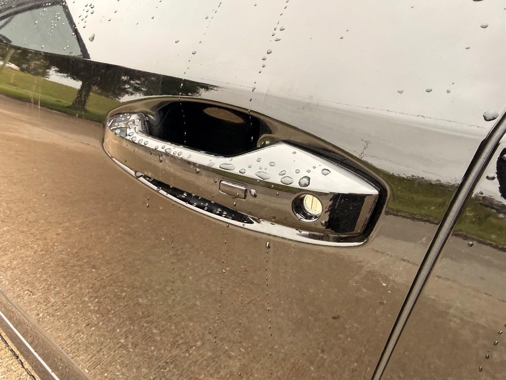 Nissan Murano Vehicle Full-screen Gallery Image 19