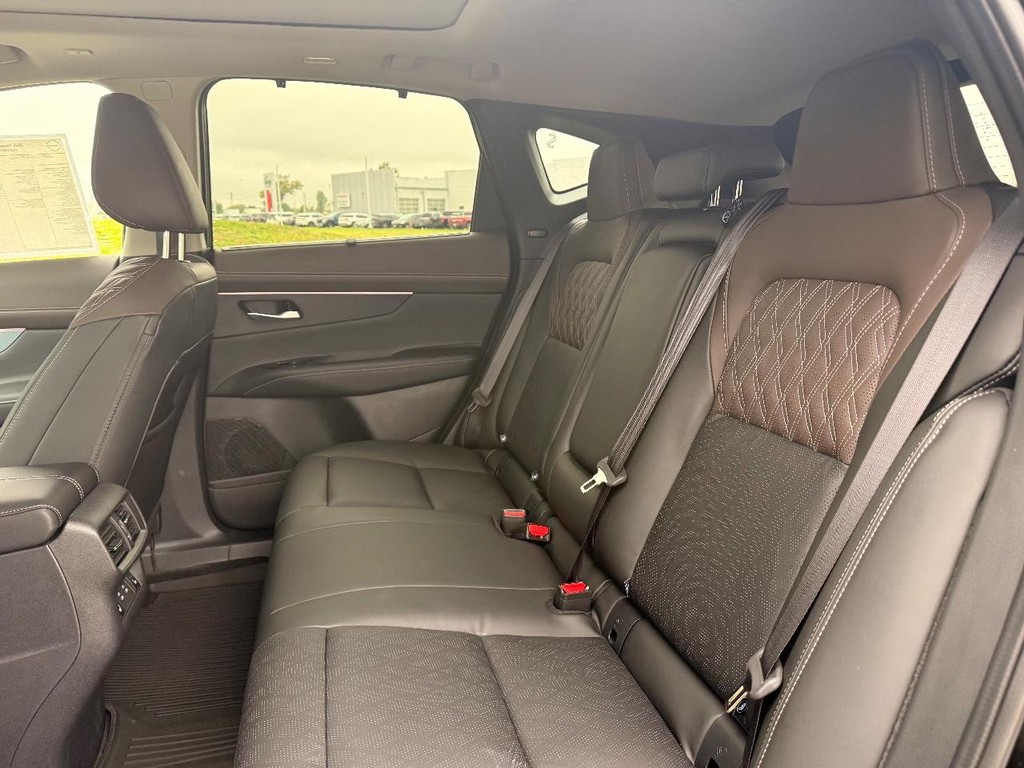 Nissan Murano Vehicle Full-screen Gallery Image 23