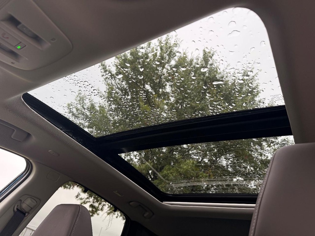 Nissan Murano Vehicle Full-screen Gallery Image 05