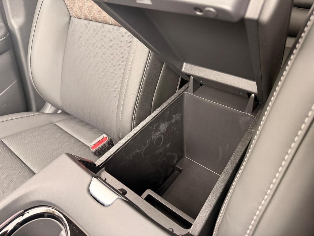 Nissan Murano Vehicle Full-screen Gallery Image 06