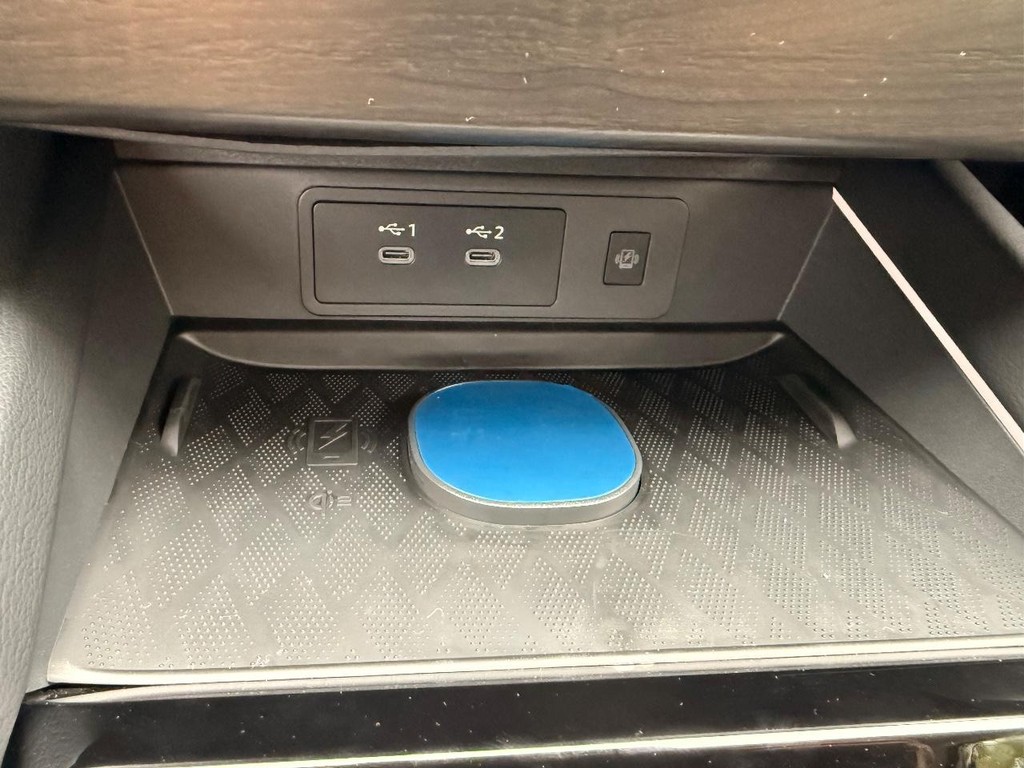 Nissan Murano Vehicle Full-screen Gallery Image 09