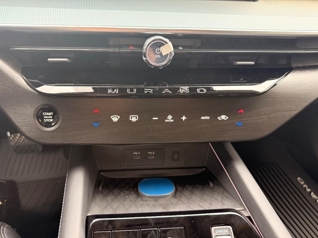 Nissan Murano Vehicle Full-screen Gallery Image 10