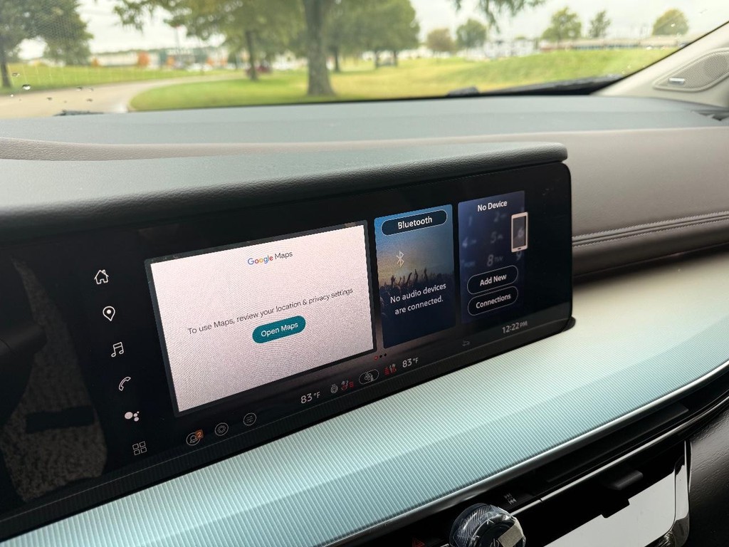 Nissan Murano Vehicle Full-screen Gallery Image 12