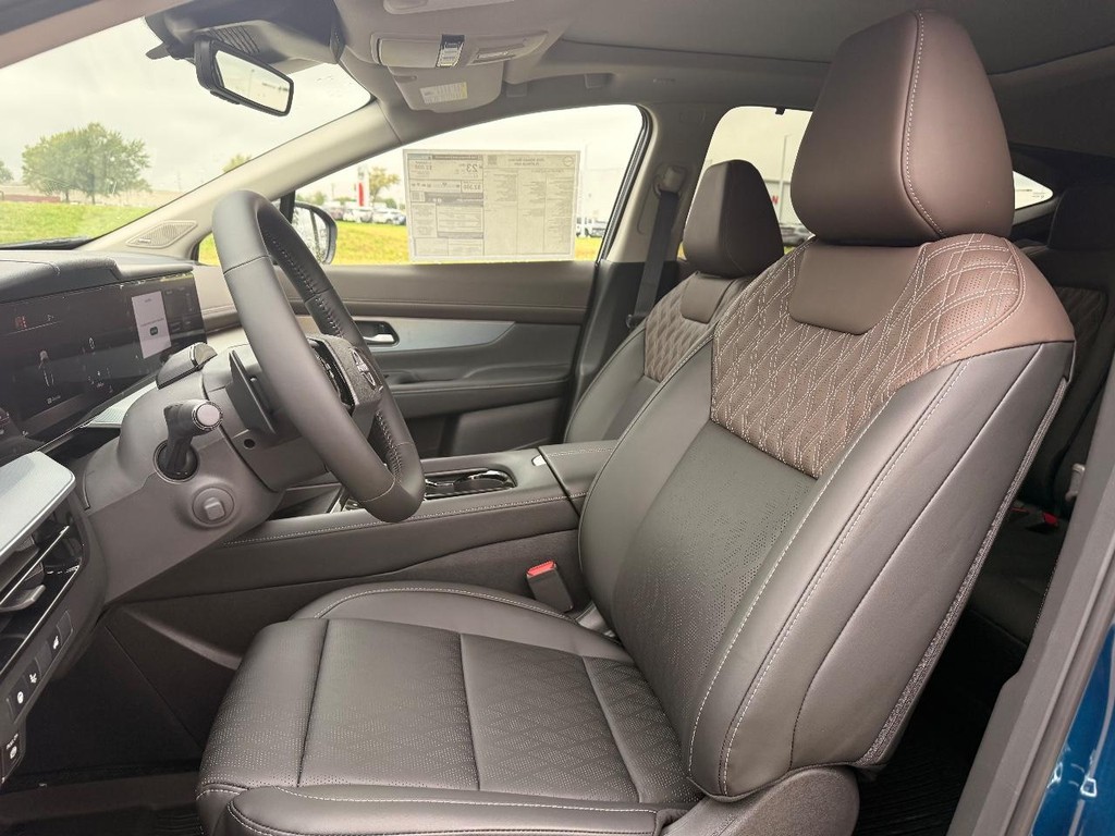 Nissan Murano Vehicle Full-screen Gallery Image 15