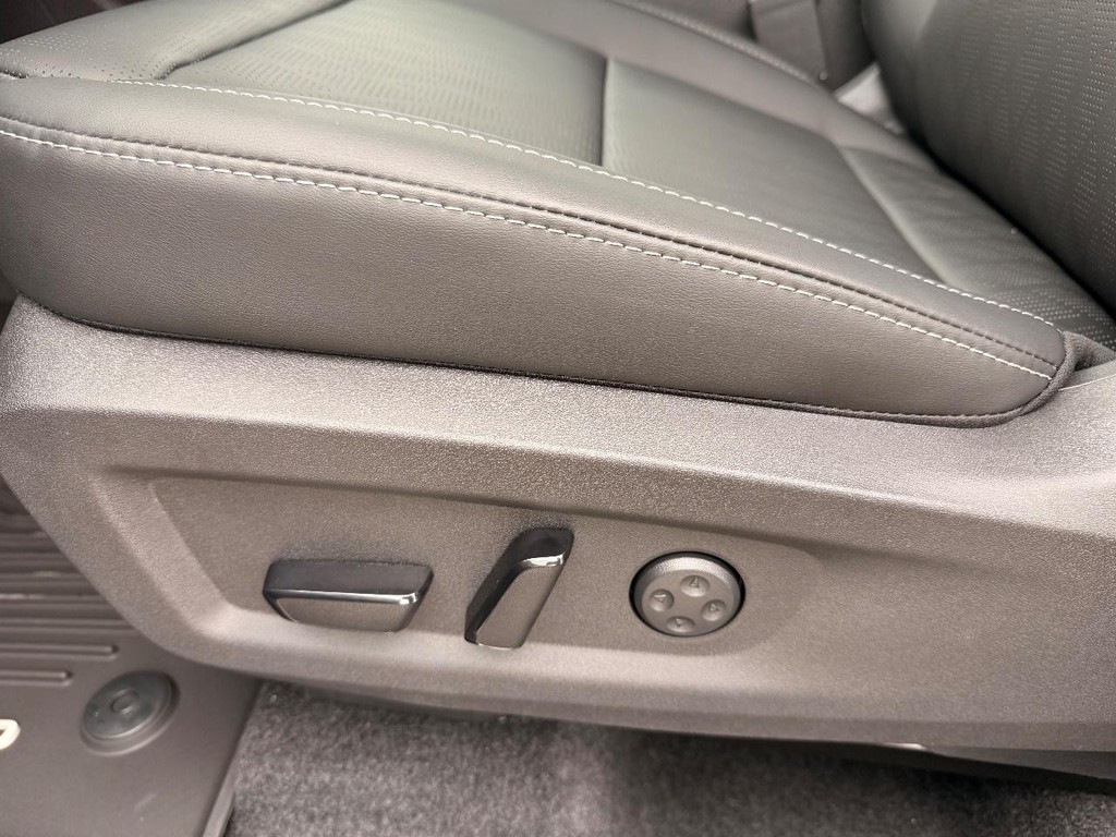 Nissan Murano Vehicle Full-screen Gallery Image 18