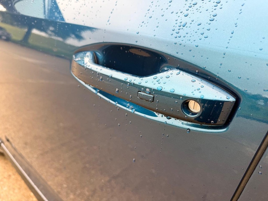 Nissan Murano Vehicle Full-screen Gallery Image 20