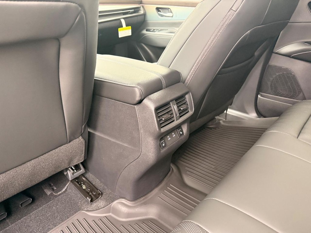 Nissan Murano Vehicle Full-screen Gallery Image 22