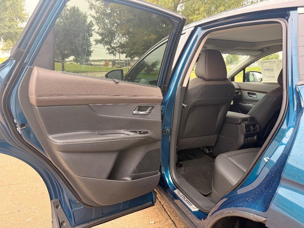 Nissan Murano Vehicle Full-screen Gallery Image 23