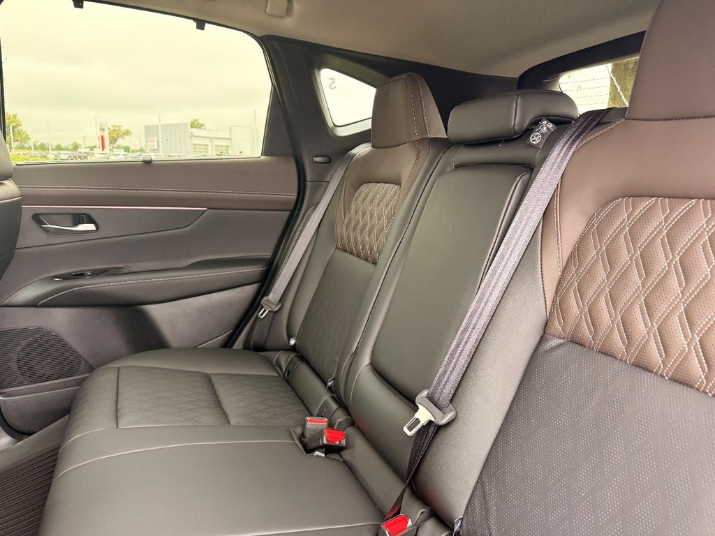 Nissan Murano Vehicle Full-screen Gallery Image 24