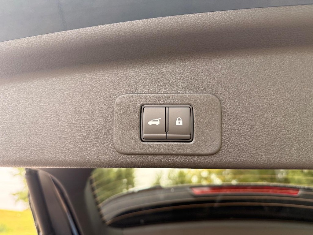 Nissan Murano Vehicle Full-screen Gallery Image 25