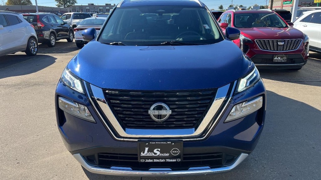 Nissan Rogue Vehicle Full-screen Gallery Image 03