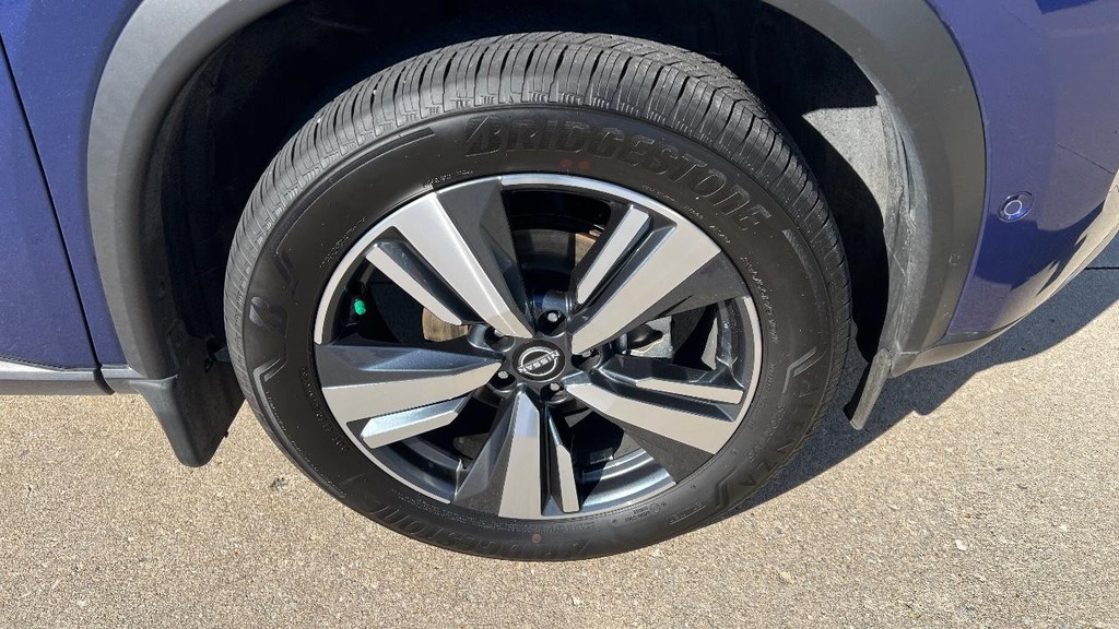 Nissan Rogue Vehicle Full-screen Gallery Image 10