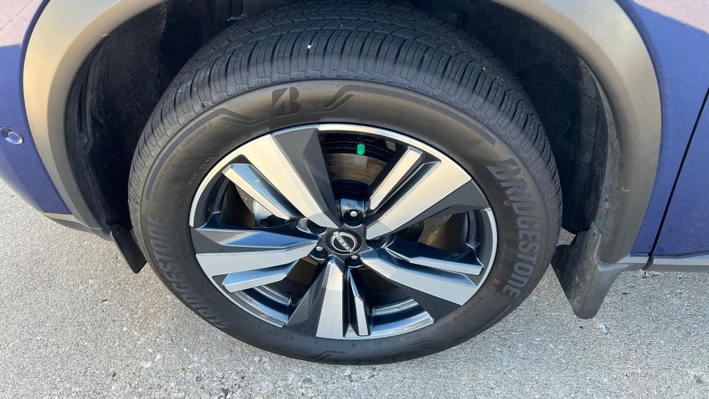 Nissan Rogue Vehicle Full-screen Gallery Image 13