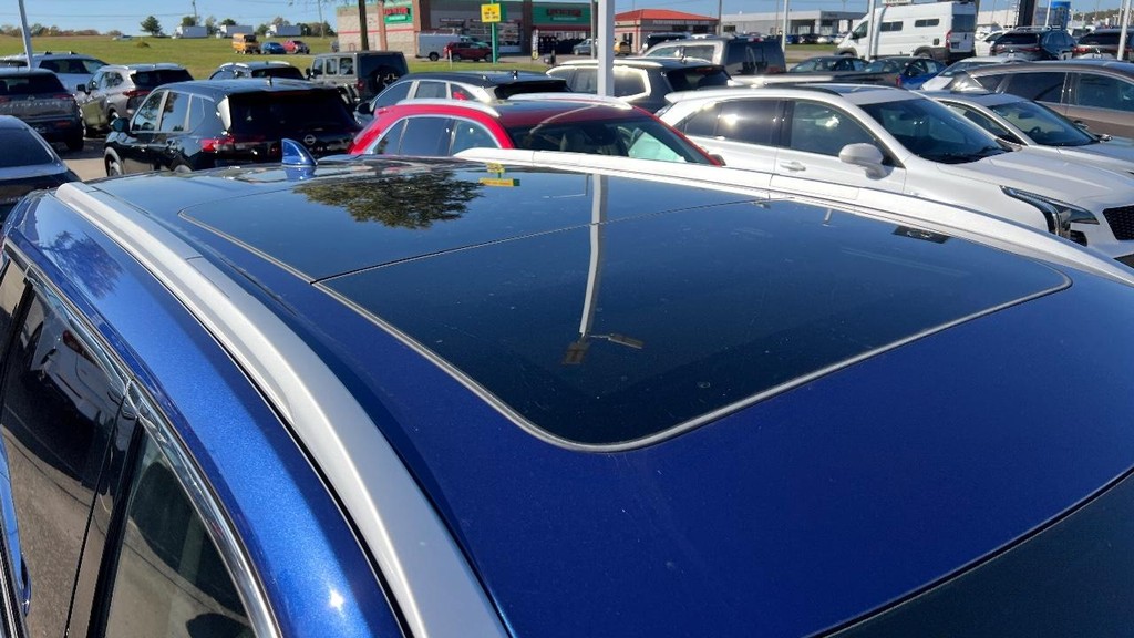 Nissan Rogue Vehicle Full-screen Gallery Image 14