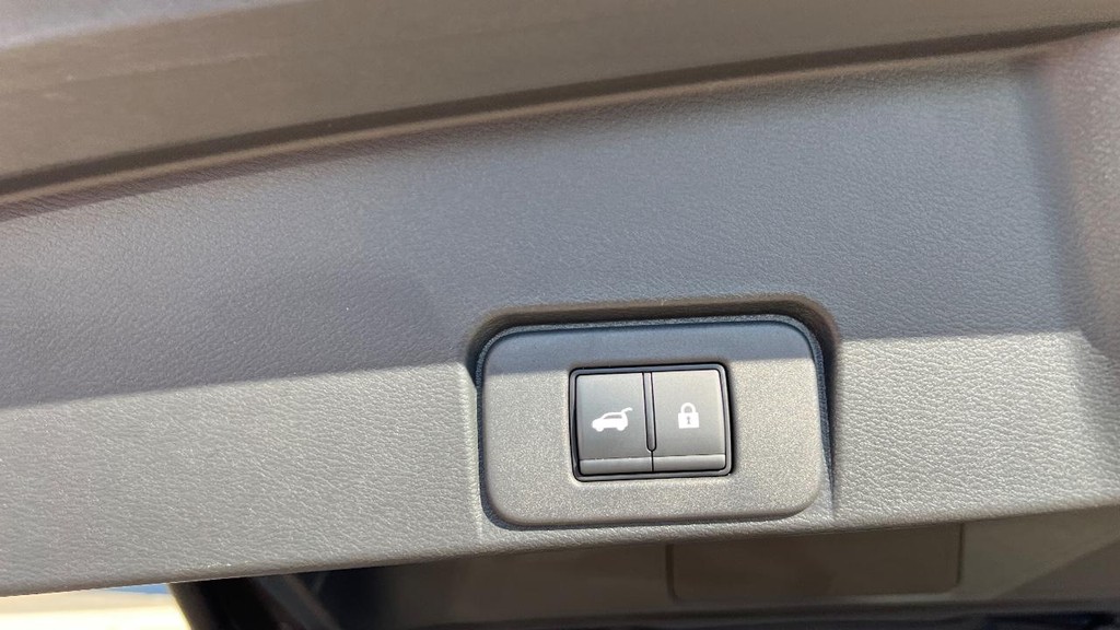 Nissan Rogue Vehicle Full-screen Gallery Image 20