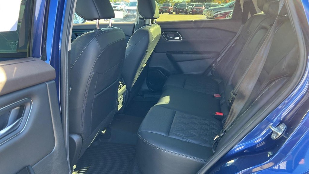 Nissan Rogue Vehicle Full-screen Gallery Image 21