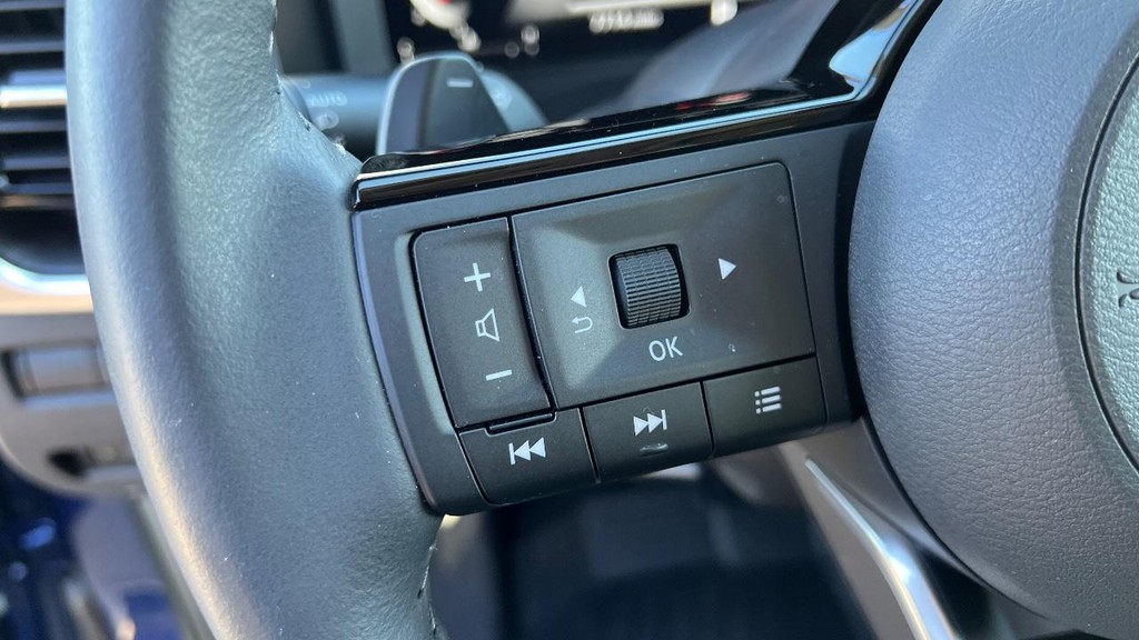 Nissan Rogue Vehicle Full-screen Gallery Image 29